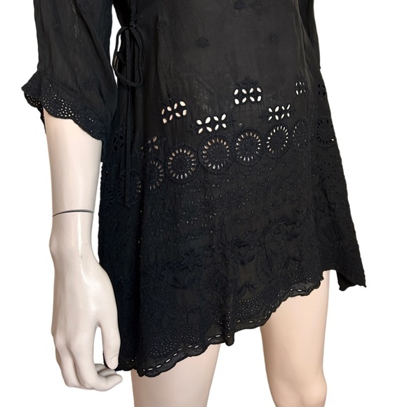JOHNNY WAS Tunic Black Laser Cut Eyelet Lace Embroidery ΒΎ sleeve V-neck Sz S-M - Picture 5 of 16